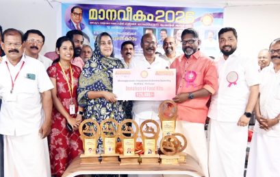 Donation of 35 Food Kits to elderly people of Valapad, Nattika, Thalikulam, Edathiruthy Gramapanchayath in collaboration with Manappuram Vayojana Kshema Samithy.